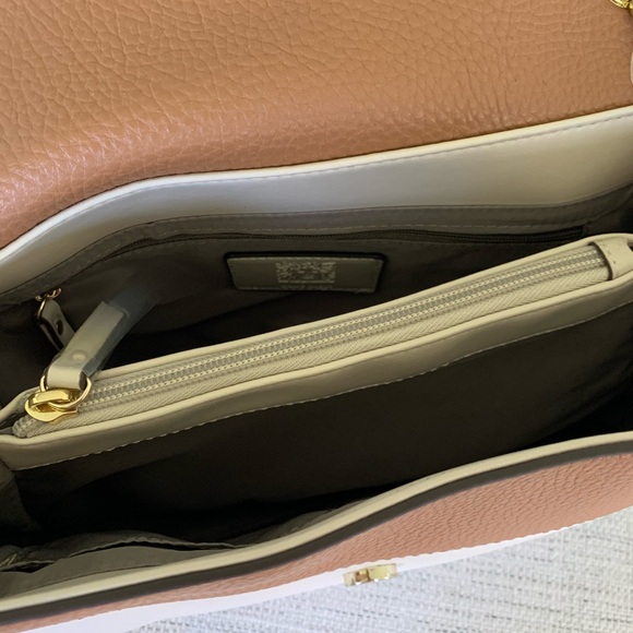 Anne Klein Status Link Oyster Crossbody NWT - Picture 5 of 9